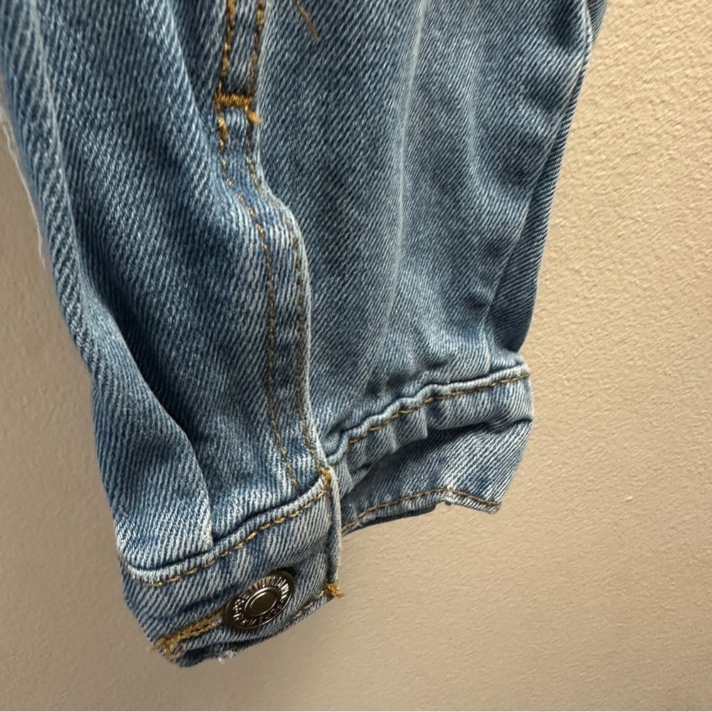 Forever 21 Distressed Light Blue Wash, Frayed Hem Stretch Jean Jacket Size M - Picture 9 of 9